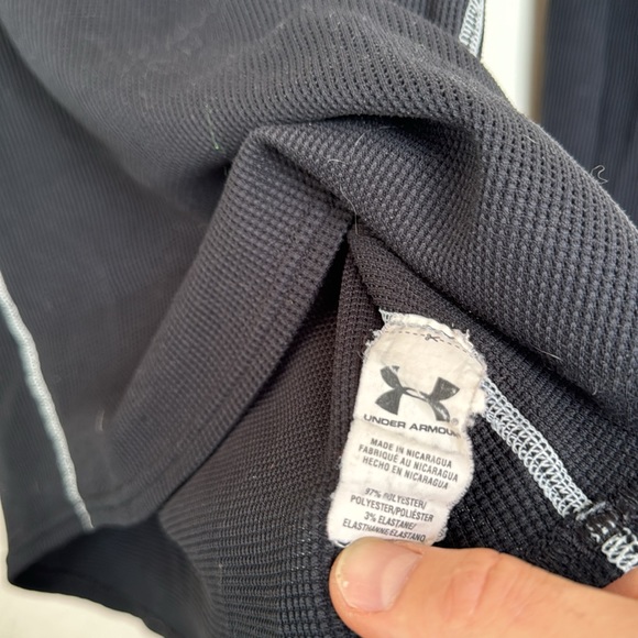 Under Armour long sleeve waffle crewneck (small) - Picture 5 of 5